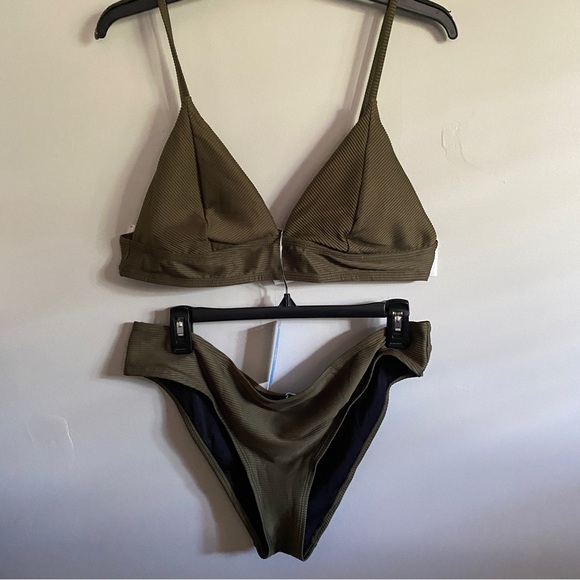 CUPSHE Two Piece Bikini Triangle Textured Set - Picture 3 of 16